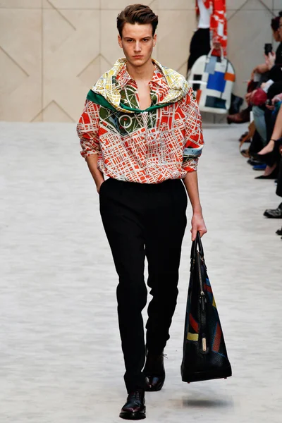 Look 3